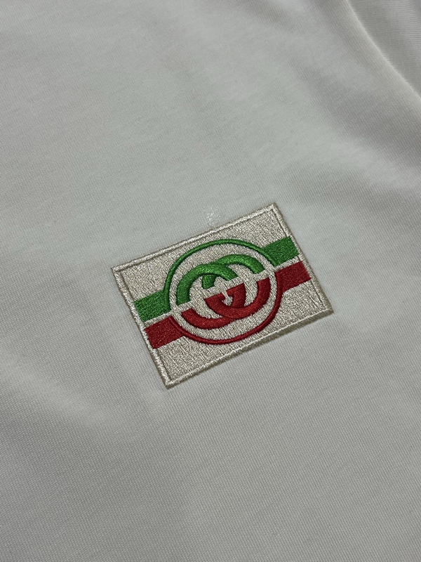 ブランドTシャツ着用イメージ